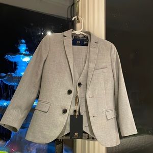 Next kid’s 3 piece suit size 5 yr